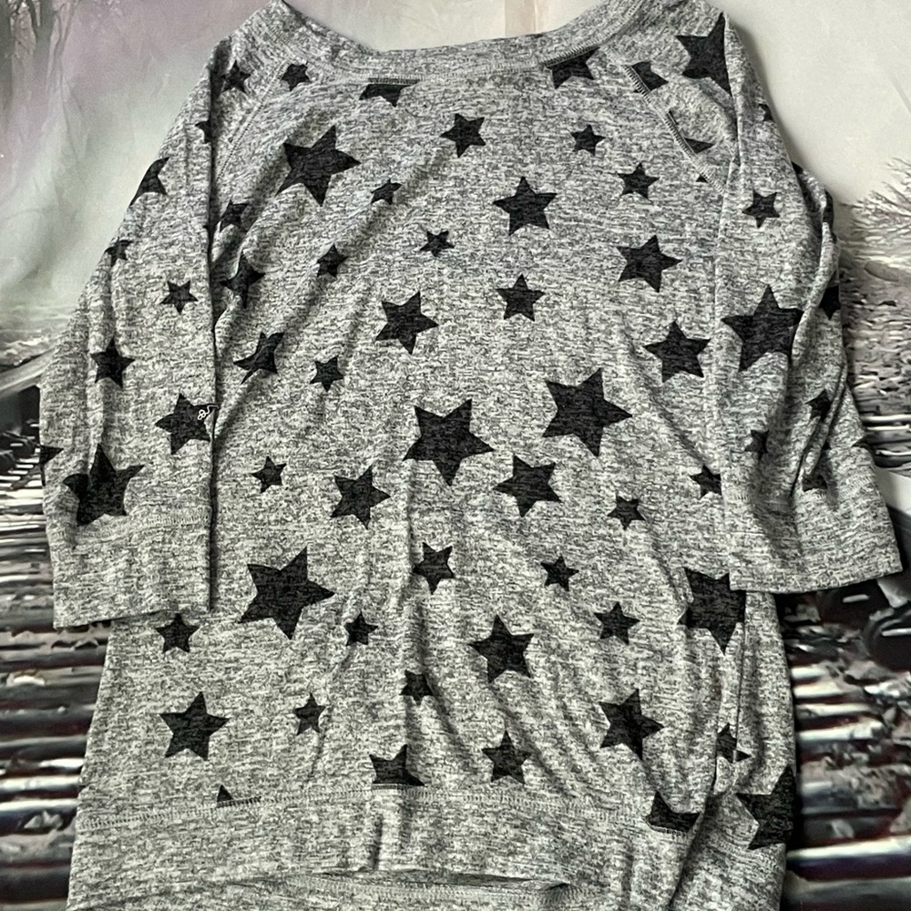 Grey oversized sweater with star print